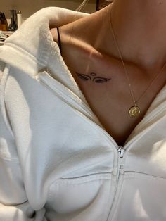 Angel wings tattoo 🫶🏼 Angles Wings Tattoos, Womens Angel Wing Tattoos, Angel Wings Tattoo On Collar Bone, Angel Tattoo On Collarbone, Collar Bone Tattoo Angel Wings, Halo With Angel Wings Tattoo, Angel And Halo Tattoo, Wings Tattoo Collar Bone, Tatoos Angel Wings