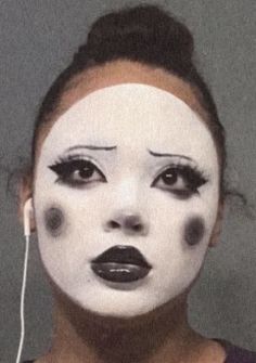 German Expressionism Makeup, Victorian Clown Makeup, Art The Clown Makeup Terrifier, White And Black Clown Makeup, Mime Fashion, Clown Makeup Black Women, Goth Clown Costume, Clown Makeup Black And White