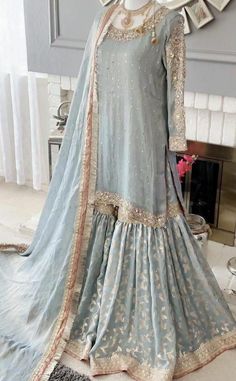 Garara Pant Design, Farshi Garara Design, White Nikkah Outfit, Bride To Be Dress Ideas, White Nikkah Dress, Blue Gharara, Traditional Gharara, Garara Designs, Asian Fits