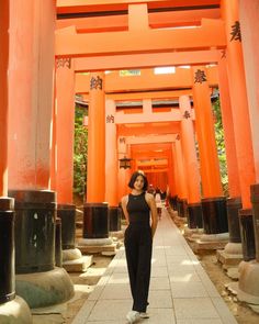 Girl dressed in all black. Standing underneath red shrines in Japan Visit Tokyo, Aesthetic Photo, Aesthetic Pictures, Tokyo, Photo And Video, Instagram Photo, Photographer, Instagram