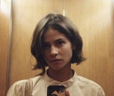 Brown Hair Colours, Short Hair Aesthetic, Highlighted Bob, Dark Caramel, Short Brown Hair, Hair Inspiration Short, Hair Aesthetic, 90s Hairstyles, Hair Colours