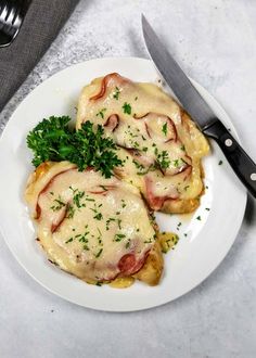 I call this one pan Open Faced Chicken Cordon Bleu my "skinny" version of the classic. With ham, Swiss and dijon, it isn't breaded and fried, it gets baked! keviniscooking.com Chicken Thigh Cordon Bleu, Skillet Chicken Cordon Bleu, Chicken Kale Soup, Awesome Chicken, Cordon Bleu Recipe, Chicken Cordon Bleu Recipe, Chicken Cordon, Chicken Cordon Bleu