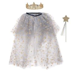 Let your kids shine like a star in this sensational costume. It's perfect for parties, plays, or dress up at home. // #halloween #party #decor // halloween, halloween party, halloween decorations, halloween aesthetic, halloween decor, halloween ideas, halloween crafts, halloween food, halloween gift, italy, dream life, halloween costume ideas, halloween costumes for kids, halloween costumes for girls Star Crown, Tulle Cape, Star Costume, Party Girlande, Shine Like A Star, Gold Glitter Stars, Star Wand, Meri Meri, Fabric Stars