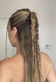 Half Pony Hairstyles, Pony Hairstyle, Half Pony, Concert Hairstyles, Pony Hairstyles, Rave Hair, Fest Outfits, Half Updo, Hair Stylies