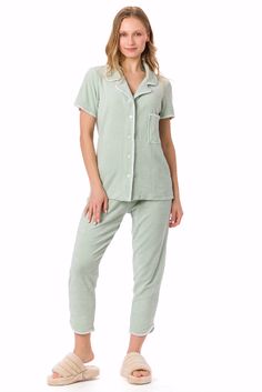 These women's terry cotton 3-piece pajama set outfits are designed for comfort and have a great look. An elastic waistband gives you flexibility to feel and move more comfortably. Shorts and pants have two side pockets. The Luxcurius super-soft pajama set comes with a top jacket. Great use for pajama day at school, pajama party, pajama day. A blue, green,hardal,ginger, pink, neavy blue, and sand-colored cotton pajama set is a lovely gift for your loved ones, or you can just pamper yourself.