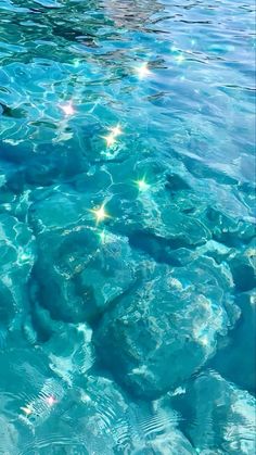 the water is very clear and blue with little bubbles in it's bottom half