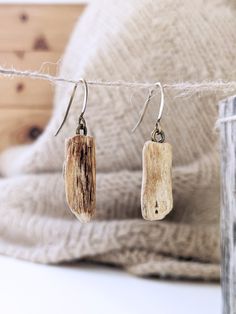 "A perfectly unique, handmade pair of driftwood earrings! The PETITE DRIFTWOOD DROP earrings are made from driftwood pieces approximately 1-1.5\" long and .25-.5\" thick.  Each piece of driftwood is unique and no two pieces or pairs are alike.  The pair in the photos is an example of the pair you will receive but not the exact pair. Your pair will be very similar in shape, size, color and texture.   We spend extra time scouring the beaches and riverbanks of the Middlewest searching for the perfect pieces!  Each piece of driftwood is lightly cleaned and sanitized and then coated with a matte clear coat to keep them in good condition for years to come.  All PETITE DRIFTWOOD DROP earrings come standard with brass ear wires and clear backs for extra security.  Do you have a metal sensitivity? Driftwood Jewelry Novica, Handmade Rustic Natural Earrings, Driftwood Art Diy, Painted Driftwood, Driftwood Jewelry, Driftwood Projects, Natural Accessories, Driftwood Crafts, Driftwood Art