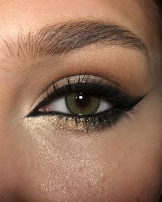 Makeup Artistique, Eyeliner Brown Eyes, Aveda Hair, Gene False, Simple Eyeliner, Smokey Eye For Brown Eyes, Eye Makeup Designs, Edgy Makeup