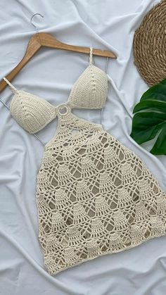 Crochet Nomes, Crochet Baby Sweaters, Crochet Dresses, Crochet Halter, Halter Crop Top, Baby Sweaters, Crochet Dress, Cute Fashion, Custom Clothes