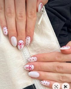 Natural Nail Nail Art, Djerf Avenue Nails, Simple Christmas Nails Short Almond, Emilie Kiser Nails, Nail Easy Designs, Simple At Home Nail Ideas, Short Nail Designs Summer 2024, Italy Nails Design, White Manicure Designs