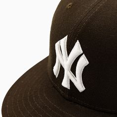 Stay true to your team with the New York Yankees MLB 59FIFTY Fitted Hat from New Era. Show off your support while enjoying the comfort and style this hat provides. Made with high-quality materials, this fitted hat is the perfect accessory for any Yankees fan. Color: Brown / White Style: NENYY-BROWNWHITE Brown Snapback Fitted Hat For Sports Events, Brown Flat Brim Hat For Sports Events, Brown Hats For Baseball Season Sports Events, Brown Snapback Hat For Sports And Baseball Season, Brown Flat Bill Baseball Cap For Sports Events, Sports Event Fitted Hat With Flat Brim, Baseball Cap With Cotton Sweatband For Sports, Brown Flat Brim Baseball Cap For Sports, Brown Flat Brim Snapback Hat For Sports