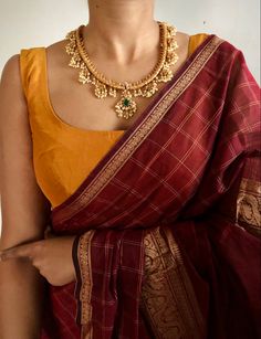 Maroon Red Saree, Sarees Combination, Saree Aesthetics, Hand Painted Saree, Painted Saree, Indian Wedding Jewelry Sets, Kerala Saree