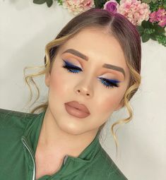 Natural Eyeshadow With Pop Of Color, Jewel Toned Makeup, Royal Blue Makeup Looks Quince, Royal Blue Eyeshadow Looks, Royal Blue Makeup Looks, Buchona Makeup, Blue Glam Makeup, Makeup Azul