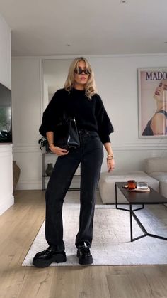 Chunky Loafers With Jeans, Loafers Outfit Winter, Jeans And Loafers Outfit, Georgina Lennon, Platform Loafers Outfit, Loafers Shoes Outfit, Jeans Outfit Aesthetic, Loafers And Jeans