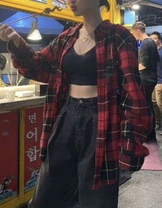 Outfit With Red Flannel, Fem Aesthetic Outfit, Grunge Everyday Outfit, Grunge Punk Aesthetic Outfits, Red Grunge Clothes, Cute Grunge Outfits For School, Flannel Aesthetic Girl, Red Flannel Outfit Aesthetic, Light Grunge Aesthetic Outfits