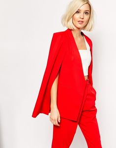 Imagen 1 de Americana estilo capa sin cuello en rojo lápiz de labios de Lavish Alice Red Cape Coat, Cape Blazer, Lavish Alice, Career Girl, Sleeveless Blazer, Red Cape, Collarless Jacket, Lipstick Red, Cape Coat