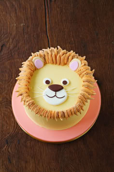 there is a cake that looks like a lion