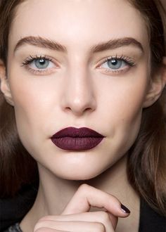 dark lips Fall Makeup Trend, Bold Lipstick, Dark Lipstick, Beauty Make-up, Trendy Makeup, Bold Lips, Fall Makeup, Benefit Cosmetics