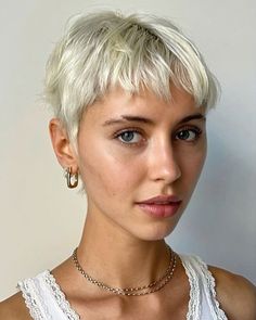 short pixie cut hair inspo ♡ྀི Iris Law Short Hair, Iris Law Hair, Iris Law, Buzz Haircut, Hair Evolution, Blonde Haircuts, Really Short Hair, Short Hairdos, Short Wavy Hair