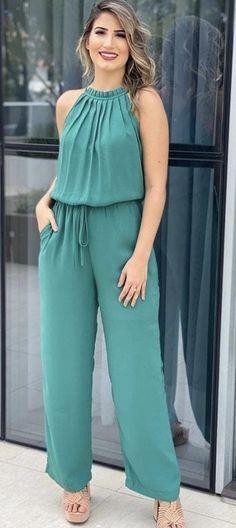 Chic Dress Classy, Modest Dresses Casual, Jumpsuit Elegant, Woman Suit Fashion, Jumpsuit Pattern, Fashionista Clothes, Classy Casual Outfits, Jumpsuit Fashion, Latest Fashion Clothes