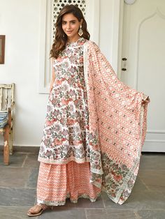 Elevate your ethnic wardrobe with our exquisite collection of Pakistani straight kurtis paired stylish pants. Perfect for any occasion, these outfits seamlessly blend traditional designs contemporary elegance. Made from high-quality fabrics, feature intricate embroidery, elegant prints, and a flattering cut that exudes sophistication Impress Everyone With Your Stunning Look By Wearing this gorgeous Ethnic Set. The Trendy Work & Designs Speak A Language Of Elegance And Felinity, Using The Finest Quality Fabrics And Is Trendy Fashionable As Well As Comfortable. It Is Light In Weight And Will Be Soft For Your Skin. A Pretty Kurta To Wear At Parties, Functions Or Just Casually Which Is Stylish & comfortable To Wear For Women Or This Kurti And You Will Be A Fashion Statement Every Time Red Sharara, Kurta With Sharara, Readymade Blouses Online, Western Dresses For Women, Angrakha Style, Floral Block Print, Jamdani Saree, Embroidery Designs Fashion