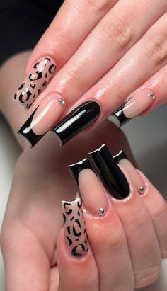 Back Nails Designs, Black Ideas Nails, New Nails Ideas, Black Cheetah Nail Designs, Cool Acrylic Nail Designs, Nail Inspo With Black, Black Lepord Print Nails, Black And White Leopard Nails, Small Acrylic Nails Design