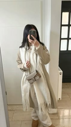 Modest Fashion Autumn, Winter Fits Modest, Classy But Casual Outfits, Modest Autumn Outfits, Zara Drip Outfit, Trenchcoat Style, Parka Outfit, Mantel Outfit, Look Zara