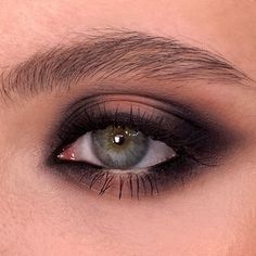 Soft Goth Glam, Dark Elegant Makeup, Dark Wedding Makeup, Dark Eyeshadow Looks, Grunge Eyeshadow, Alt Makeup, Swag Makeup, Smink Inspiration, Dope Makeup