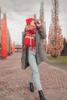 It is September, which means it's officially fall! We have prepared an amazing guide for petite women who want to create the best fall outfits. #fall #falloutfits #fashion #MirunaDulcea #outfits Best Fall Outfits, Thick Tights, Classic Leather Jacket, Cold Weather Outfit, Adventure Outfit, Cozy Scarf, Vegan Leather Jacket, Love Clothing