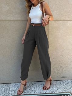 High-Waisted Loose Pleated Pants with Buttoned Detail and Pockets Mid 20s Fashion Outfits Summer, Classy Summer Outfits Over 40, Womens Professional Outfits, Trouser Pants Outfits Casual, Comfortable Business Casual Outfits, Straight Leg Pants Outfit, F1 Fits, Paris Fits, Work Fits