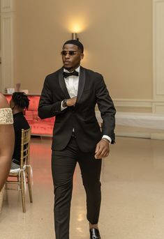 Men Black Prom Outfit, All Black Party Men Outfit, Simple Black Suit Men, Prom Guys Outfits Black, Men’s Black Suit Outfit, Black Prom Men Outfit, All Black Suit Men Prom, Men Prom Outfit Black