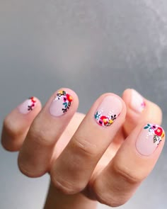 Flower Nail Design Nail Gelish, Nursery Closet, Easy Nails, Her Nails, Floral Nail Art, Spring Nail Art, Nailed It, Manicure Y Pedicure, Floral Nails