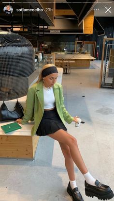 Loafer Outfits, Sofia Coelho, Stile Kendall Jenner, How To Wear Loafers, Tennis Skirt Outfit, Loafers Outfit, Paris Outfits