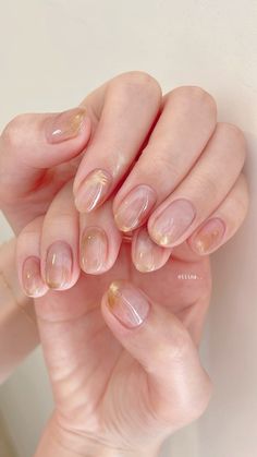 Subtle Nails Designs, Subtle Gold Nails, Hand Nails, Nails Inspired, Kawaii Nails, Nails Inspo, Makeup Eyeliner, Gold Nails, Nails Art