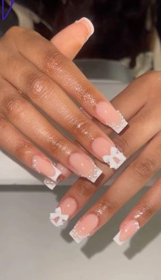 For Paris 🇫🇷 Nailfie: thenailbeautique White Nails French Tip With Designs, Poly Gel Nail Ideas, Euphoria Nails, Paris Nails, Bow Nails, Glitter Nails Acrylic, Wow Nails, Acrylic Nail Set, Pink Ombre Nails