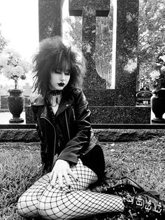 Goth Pose, Goth Poses, Goth Photoshoot, Dark Gothic Fashion, Types Of Goth, Modern Goth