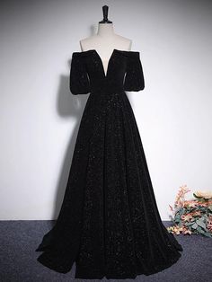 Old Hollywood Dresses, Off Shoulder Party Dress, Vampire Oc, Fantasy Ball, Velvet Evening Dress, Prom Dress Black, Color Rush, Fashion Corner, Prom Dress Evening