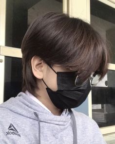 Hair Tips For Men, Shortish Hair, Tomboy Haircut, Tomboy Hairstyles, Short Hair Tomboy, Thick Hair Cuts, Hair Color Underneath, Hair Style Korea, Asian Short Hair