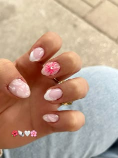 Summer nail inspo with a flower White Hibiscus Nails, Short Nail Inspo 2024, Gel Flower Nails, Island Nails Tropical, Moana Nails, Elegant Touch Nails, Band Nails, Hippie Nails, Happy Nails