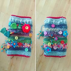 two pictures of crocheted bags with buttons on them, one in blue and the other in green