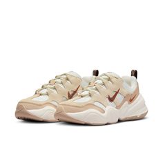 Nike Tech Hera, Trendy Shoes Sneakers, Pretty Shoes Sneakers, Nike Tech, Swag Shoes, Gym Shoes, Chunky Sneakers, Pretty Shoes, Shoe Obsession