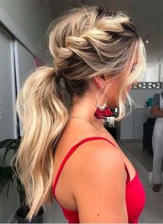 ♡ @𝓋𝒾𝓋𝒶_𝓋𝒾𝓋𝒶𝒸𝒾𝑜𝓊𝓈 ♡ | #hair #blonde #hairstyles #long #curls #waves #messy #simple #short Prom Hairstyles For Women 2019 Prom Hair Up, Updo Prom, Dance Hairstyles, Hot Hair Styles, Penteado Cabelo Curto, Bridesmaid Hairstyles, Hair Updo, Homecoming Hairstyles