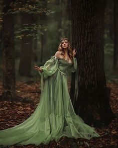 Fairy Dress Aesthetic, Forest Dress, Fairy Photoshoot, Forest Green Dresses, Foto Top, Glam Photoshoot, Green Gown