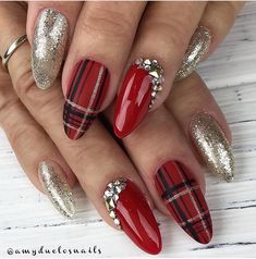 Image Nails, Holiday Nails Christmas, Unghie Nail Art, Plaid Nails, Black Nail Designs, Ugly Duckling, Christmas Plaid