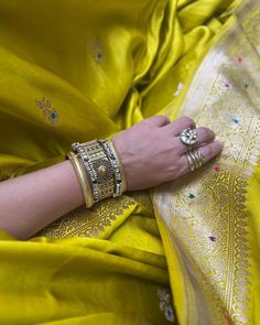 Glass Bangles Indian Aesthetic, Indian Bangles Aesthetic, Marghazi Designs, Glass Bangles Indian, Moms Outfit, Stitch Diy, Desi Fashion Casual, Glass Bangles, Bridal Jewelry Collection