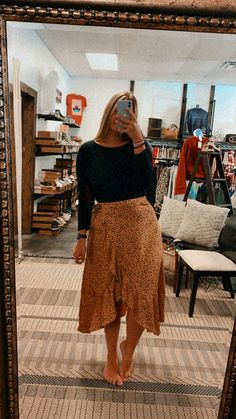 Fall Dress Outfit Plus Size, Church Outfit Midsize, Stylish Outfits Midsize, Fall Skirt Outfits Plus Size, Plus Size Fall Fashion 2022 Work, Plus Size Autumn Outfits 2022, Mid Size Office Wear, Curvy Girl Skirt Outfits, Fall Office Outfits For Women Plus Size