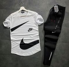 Nike Tracksuits, Summer Swag Outfits, Dapper Gentleman Style, Pants Outfit Men, Men Tracksuit, Trendy Shirt Designs, Black Men Fashion Swag