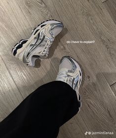 Athleisure Looks, Trendy Shoes Sneakers, Pretty Shoes Sneakers, Shoes Outfit Fashion, Shoe Wishlist, Hype Shoes, Best Running Shoes, Modieuze Outfits