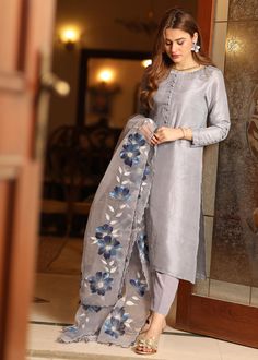 Hand Painted Organza, Raw Silk Pants, Organza Styles, Designing Process, Ramadan Collection, Designer Outfit, Long Kurti, Mode Abaya