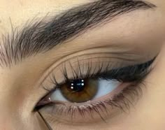 Simple Black Makeup Looks, Black Eyeliner Makeup, Soft Eye Makeup, Shimmer Eye Makeup, Beautiful Eye Makeup